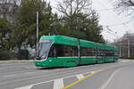 Be 4/6 Flexity 6010, auf der Linie 3, fährt am 01.03.2023 zur Haltestelle St. Alban Tor.