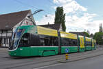 Be 6/8 Flexity 5003, auf der Linie 6, wartet am 10.05.2023 an der Endstation in Allschwil.