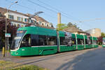 Be 4/6 Flexity 6008,auf der Linie 16, wartet am 06.06.2023 an der Endstation auf dem Bruderholz.