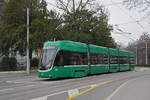 Be 4/6 Flexity 6007, auf der Linie 3, fährt am 01.03.2023 zur Haltestelle St. Alban Tor.