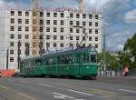 Der Be 4/4 459 und der B 1472 S auf der Linie 15 fahren ber die Mnchensteinerbrcke Richtung Haltestelle Heiliggeistkirche. Die Aufnahme stammt vom 13.09.2013.