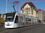 Combino mit der Betriebsnummer 318 und der Swiss Milk Vollwerbung auf der Linie 6 berquert die Mittlere Rheinbrcke.  Die Aufnahme stammt vom 24.10.2013.