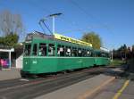 Be 4/4 465 und der B 1463 S auf der Linie 15 an der Endstation auf dem Bruderholz. Die Aufnahme stammt vom 24.10.2013.