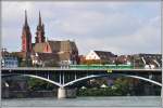 Be 4/6 + B4 auf der Wettsteinbrücke über den Rhein mit Basler Münster, aufgenommen vom Kursschiff nach Rheinfelden (Schleusenfahrt). (04.09.2014)