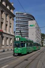 Be 4/4 498 zusammen mit dem B 1491 S und dem B 1461 auf der Linie 14 am Aeschenplatz.