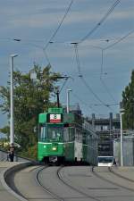 Wieder auf Schweizer Boden, fährt der Be 4/4 489 zusammen mit dem B 1486 S Richtung Depot Wiesenplatz. Die Aufnahme stammt vom 29.09.2014.