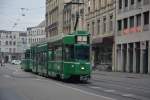 Diese Schindler - Guggummere  672  fährt am 13.10.2015 auf der Linie 2. Aufgenommen am Bahnhof SBB in Basel.
