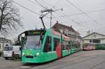 Be 6/8 Combino 312 auf der Linie 1, die am Fasnachts-Dienstag von Muttenz zum M-Parc fährt, wartet in der Schlaufe beim Depot Dreispitz.