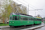 Be 4/4 465 zusammen mit dem B 1496 S, auf der Linie 15, wartet auf dem Bruderholz auf die nächste Abfahrtszeit. Die Aufnahme stammt vom 18.04.2016.