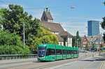 Wegen einer Baustellen bedingten Innerstadt Sperrung wird die Linie 8 über die Wettsteinbrücke umgeleitet. Hier fährt der Be 6/8 Flexity 5003 zur Haltestelle Kunstmuseum. Die Aufnahme stammt vom 09.07.2016.