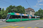 Be 6/8 Flexity 5004, auf der Linie 8, fährt zur Haltestelle am Bahnhof SBB. Die Aufnahme stammt vom 15.07.2016.