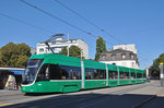 Be 6/8 Flexity 5015, auf der wegen einer Baustelle umgeleiteten Linie 8, bedient die Haltestelle St.