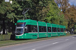 Be 6/8 Flexity 5007, fährt zur Haltestelle der Linie 8 am Bahnhof SBB. Die Aufnahme stammt vom 03.10.2016.