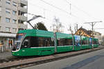 Be 6/8 Flexity 5023, auf der Linie 14, wartet an der Endstation in Pratteln.