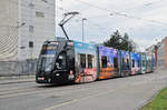 Be 6/8 Flexity 5010, mit der Werbung für Turkish Airlines, fährt zur Haltestelle CIBA.