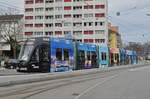 Be 6/8 Flexity 5010, mit der Werbung für Turkish Airlines, wartet an der Endhaltestelle in Kleinhüningen.