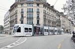 Be 6/8 Flexity 5021, mit der Tissot Werbung, fährt zur Haltestelle der Linie 2 an der Markthalle. Die Aufnahme stammt vom 24.03.2017.