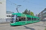 Be 6/8 Flexity 5036, auf der Linie 8, fährt zur Haltestelle CIBA.