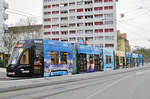 Be 6/8 Flexity 5010, mit der Werbung für Turkish Airlines, steht an der Haltestelle der Linie 8 in Kleinhüningen.