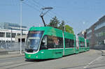 Be 6/8 Flexity 5004, auf der Linie 8, fährt zur Haltestelle CIBA. Die Aufnahme stammt vom 05.04.2017.