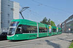 Be 6/8 Flexity 5026, auf der Linie 8, fährt zur Haltestelle CIBA.