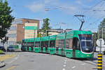 Be 6/8 Flexity 5015 fährt zur Haltestelle CIBA.