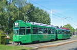 Be 4/4 496 zusammen mit dem B4S 1449, auf der Linie 15, wartet auf dem Bruderholz die nächste Abfahrtszeit ab.