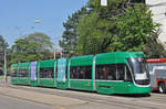 Be 6/8 Flexity 5024, auf der Linie 8, bedient die Haltestelle CIBA. Die Aufnahme stammt vom 29.08.2017.