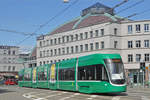 Be 6/8 Flexity 5031, auf der Linie 1, fährt zur Haltestelle Markthalle.