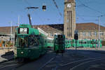 BVB: Spiel mit Sonnenlicht und Schatten  beim Fotografieren der Strassenbahn Basel, Linie 2, zwischen Messeplatz und Badischem Bahnhof Basel am 13.