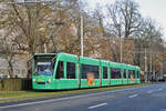 Be 6/8 Combino 307, auf der Linie 8, fährt zur Haltestelle am Bahnhof SBB.