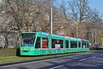 Be 6/8 Combino 326, auf der Linie 8, fährt zur Haltestelle am Bahnhof SBB. Die Aufnahme stammt vom 01.12.2017.