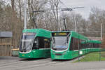 Be 6/8 Flexity 5003 und der Be 6/8 Combino 303, warten in der Schlaufe beim Eglisee.