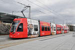 Be 6/8 Flexity 5014, mit der Sympany Werbung, wartet an der Endstation der Linie 3 beim Bahnhof Saint Louis.