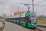 Be 6/8 Flexity 5018, auf der Linie 3, fährt zur Endstation beim Bahnhof Saint Louis.