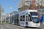 Be 6/8 Flexity 5042 (hier noch ohne Betriebsnummer), mit einer Tissot Werbung, auf der Linie 8, fährt zur Haltestelle am Bahnhof SBB.