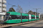 Be 6/8 Flexity 5004, auf der Linie 14, wartet an der Endstation in Pratteln.