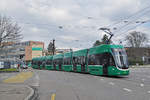 Be 6/8 Flexity 5039, auf der Linie 8, fährt zur Haltestelle CIBA.