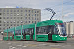 Be 4/6 Flexity 6003, auf der Linie 15, überquert die Münchensteinerbrücke.