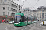 Be 6/8 Flexity 5029, auf der Linie 8, verlässt die Haltestelle Markthalle.