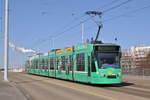 Be 6/8 Combino 316, auf der Linie 1, überquert die Dreirosenbrücke.