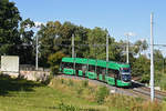 Be 4/6 Flexity 6009, auf der Linie 16, verlässt die Haltestelle Hechtliacker.