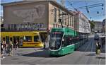 BVB Flexity von Bombardier trifft auf BLT Tango von Stadler am Barfüsserplatz.