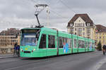 Be 6/8 Combino 317, auf der Linie 14, überquert die Mittlere Rheinbrücke.