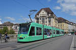 Be 6/8 Combino 310, auf der Linie 14, überquert die Mittlere Rheinbrücke.