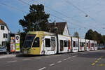 Be 6/8 Flexity 5010 mit der Werbung für die Basler Museen, auf der Linie 6, wartet an der Haltestelle Kirche in Allschwil.