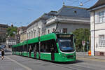 Be 6/8 Combino 318, auf der Linie 8, fährt den Steinenberg hoch zur Haltestelle Bankverein.