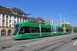 Be 6/8 Flexity 5019, auf der Linie 2, bedient die Haltestelle am badischen Bahnhof.