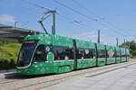 Be 6/8 Flexity 5024  Mir halte Basel Mobil , auf der Linie 3, wartet am 20.05.2022 an der Endstation beim Bahnhof Saint Louis.