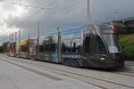 Be 6/8 Flexity 5022 mit der Werbung für Prime Video, auf der Linie 3, wartet am 25.09.2022 an der Endstation beim Bahnhof Saint Louis.